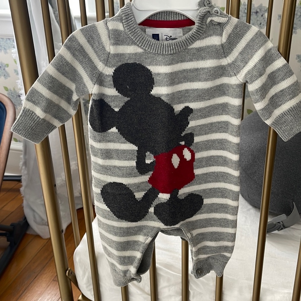 Disney for baby gap Mickey sweater one piece size newborn